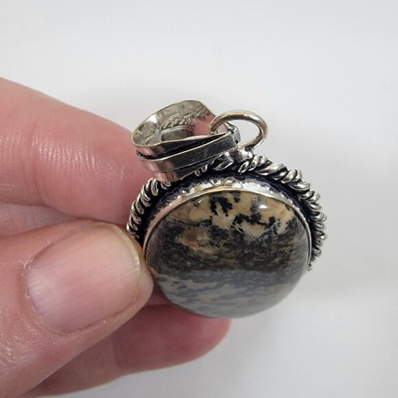 Handmade Silver Pendant with Dendritic Agate Cabochon - Picture 9 of 10